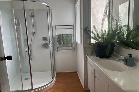 Photo of property in 34 Ellesmere Crescent, Pakuranga Heights, Auckland, 2010