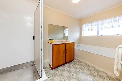 Photo of property in 56 Rushgreen Avenue, Pahurehure, Papakura, 2113