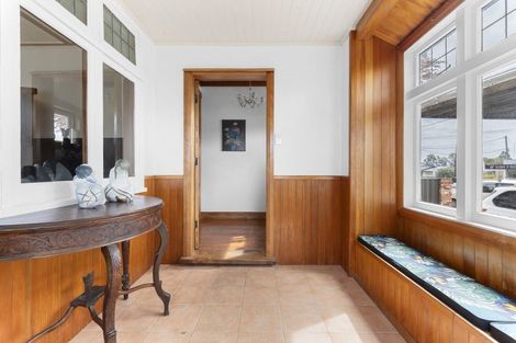 Photo of property in 5 Huatoki Street, Vogeltown, New Plymouth, 4310