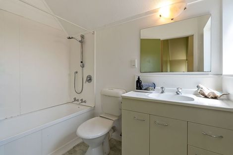 Photo of property in 14b Landsdowne Terrace, Karori, Wellington, 6012