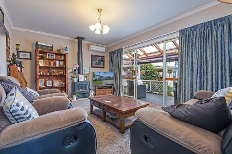 Photo of property in 4 Rosalie Terrace, Kelvin Grove, Palmerston North, 4414