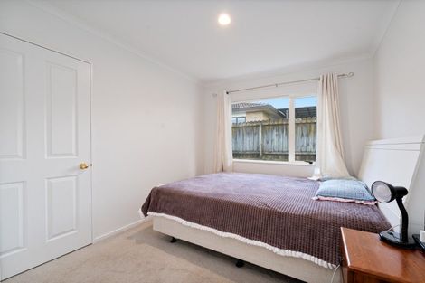 Photo of property in 17 Greenberry Drive, Ranui, Auckland, 0612