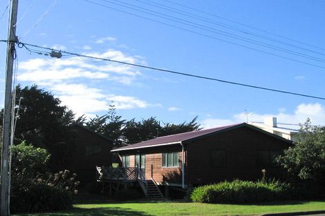 Photo of property in 17 Heperi Street, Waikanae Beach, Waikanae, 5036