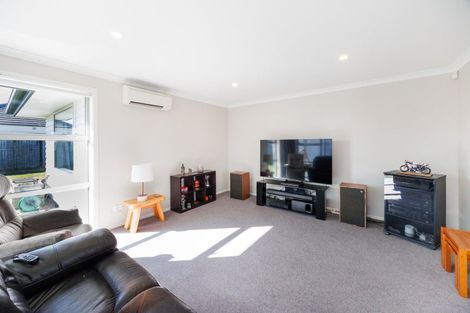 Photo of property in 34 Dogwood Way, Milson, Palmerston North, 4414