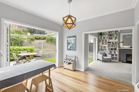 Photo of property in 11 Knoll Street, Island Bay, Wellington, 6023