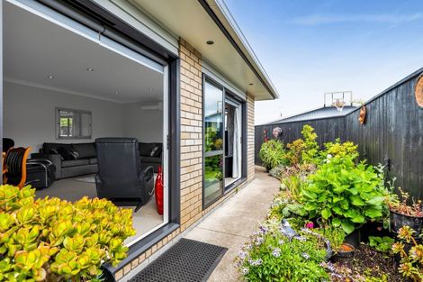 Photo of property in 1/276 Mangorei Road, Merrilands, New Plymouth, 4312