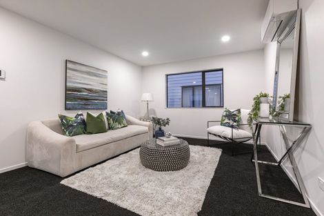 Photo of property in 2 Paparahi Place, Wainui, Silverdale, 0992