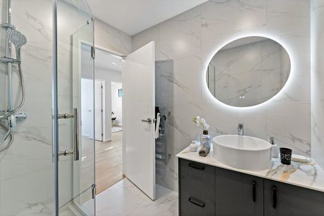 Photo of property in 20 Mara Way, Sunnyvale, Auckland, 0612