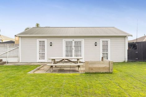 Photo of property in 17 Perrin Place, Kelvin Grove, Palmerston North, 4414