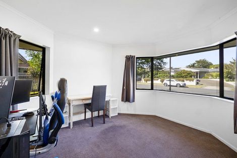 Photo of property in 16 Karina Road, Merrilands, New Plymouth, 4312