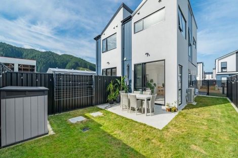Photo of property in 5 Gloaming Lane, Wallaceville, Upper Hutt, 5018
