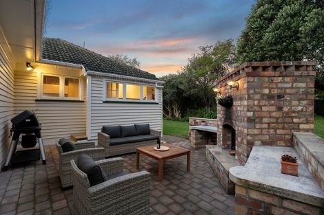Photo of property in 44 Kiwi Esplanade, Mangere Bridge, Auckland, 2022