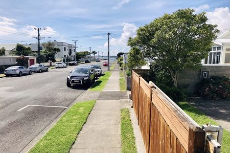 Photo of property in 35 Hine Street, New Plymouth, 4310