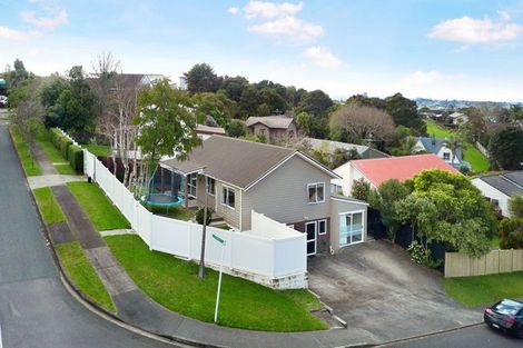 Photo of property in 1 Riesling Place, Henderson, Auckland, 0612