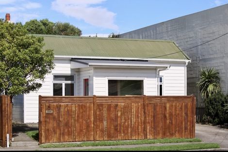 Photo of property in 35 Hine Street, New Plymouth, 4310