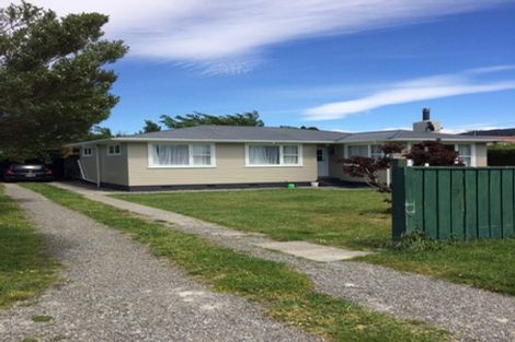 Photo of property in 70 Brandon Street, Featherston, 5710