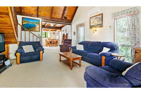 Photo of property in 11 Vipond Road, Stanmore Bay, Whangaparaoa, 0932