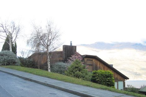 Photo of property in 26 Mckerrow Place, Sunshine Bay, Queenstown, 9300