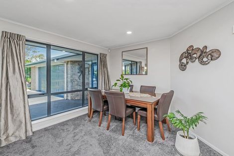 Photo of property in 28 Durrell Way, Rolleston, 7614