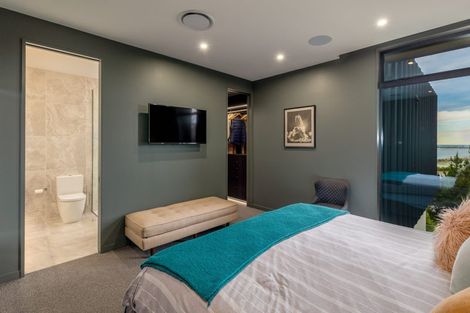 Photo of property in 37 Mount Pleasant Road, Mount Pleasant, Christchurch, 8081