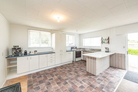 Photo of property in 30 Weraroa Road, Waverley, 4510