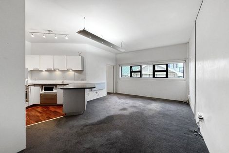 Photo of property in Endeavour Apartments, 19/125 Thorndon Quay, Pipitea, Wellington, 6011