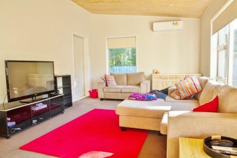 Photo of property in 9 Mackwood Place, Birkdale, Auckland, 0626