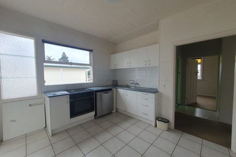 Photo of property in 2 Wattle Street, New Lynn, Auckland, 0600