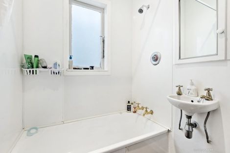 Photo of property in 33 Chilka Street, Berhampore, Wellington, 6023