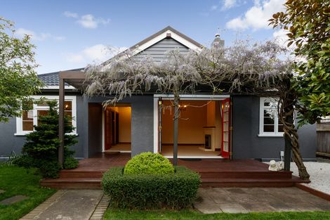 Photo of property in 21 Phoenix Avenue, Hokowhitu, Palmerston North, 4410