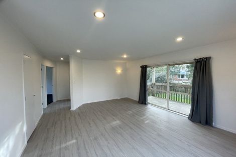Photo of property in 21 Chilcott Road, Henderson, Auckland, 0612