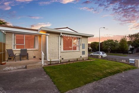 Photo of property in 20 Chipping Lane, Redwood, Christchurch, 8051