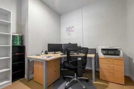 Photo of property in Endeavour Apartments, 16/125 Thorndon Quay, Pipitea, Wellington, 6011