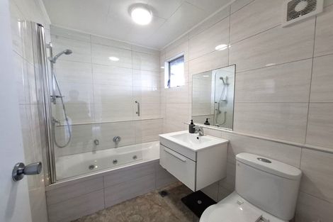 Photo of property in 1/52 Pupuke Road, Hillcrest, Auckland, 0627