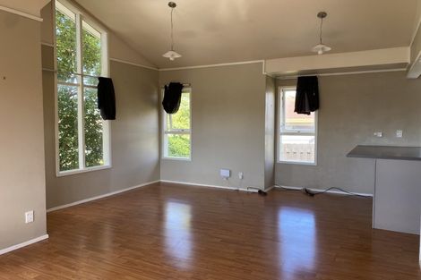 Photo of property in 2/32 Prince Regent Drive, Half Moon Bay, Auckland, 2012