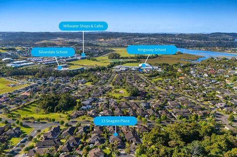 Photo of property in 13 Seagate Place, Red Beach, 0932