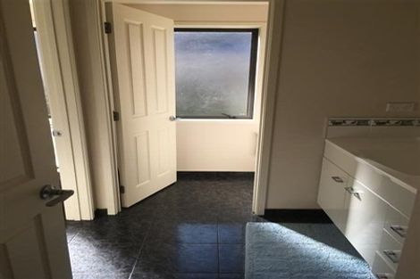 Photo of property in 5 Jomard Terrace, Northcross, Auckland, 0632