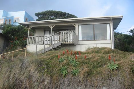 Photo of property in 16 The Parade, Paekakariki, 5034