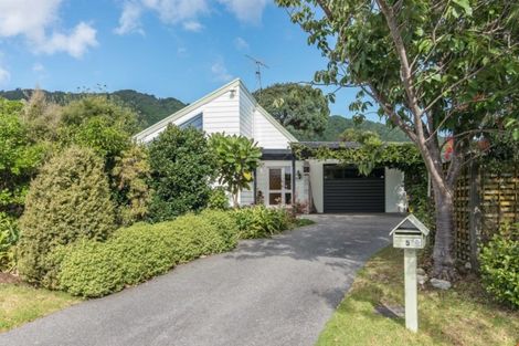 Photo of property in 5 Lesley Grove, Waikanae, 5036