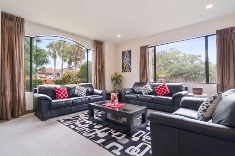 Photo of property in 19 Rosetti Rise, West Harbour, Auckland, 0618