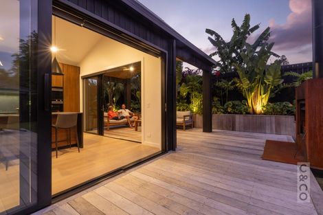 Photo of property in 1 Len Ireland Drive, Kumeu, 0810