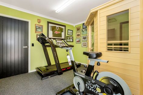 Photo of property in 15 Glenorchy Way, Aotea, Porirua, 5024