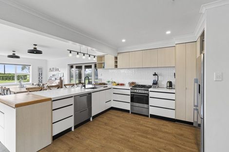 Photo of property in 124 Lower King Road, Tarurutangi, New Plymouth, 4372