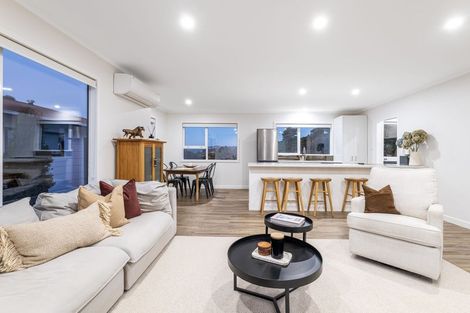 Photo of property in 11 Parkinson Close, Whitby, Porirua, 5024