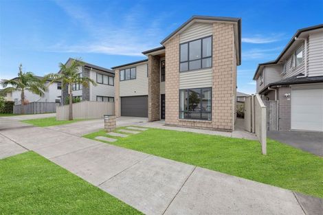 Photo of property in 37 Rosewell Crescent, Flat Bush, Auckland, 2019