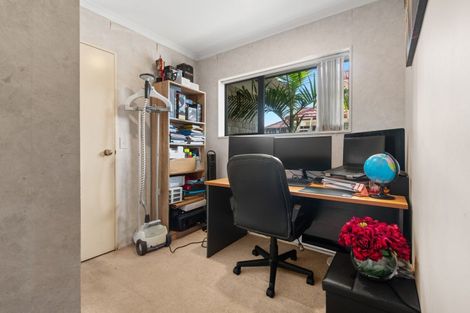 Photo of property in 100 Pacific Drive, Fitzherbert, Palmerston North, 4410