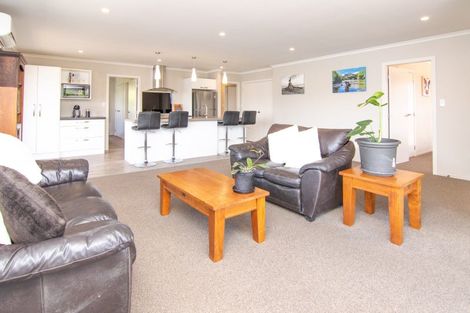Photo of property in 9 Ruapehu Drive, Fitzherbert, Palmerston North, 4410