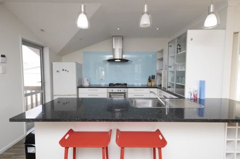 Photo of property in 14 Ellison Place, Pakuranga Heights, Auckland, 2010