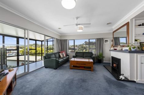 Photo of property in 35 Oakleigh Street, Maungaraki, Lower Hutt, 5010