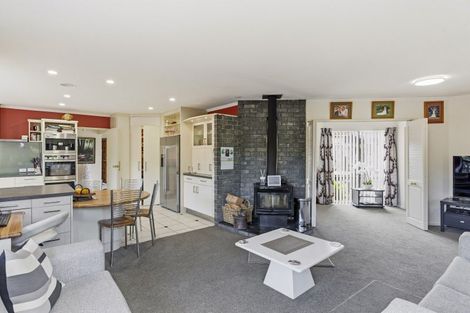 Photo of property in 11 Oakwood Grove, Paraparaumu Beach, Paraparaumu, 5032